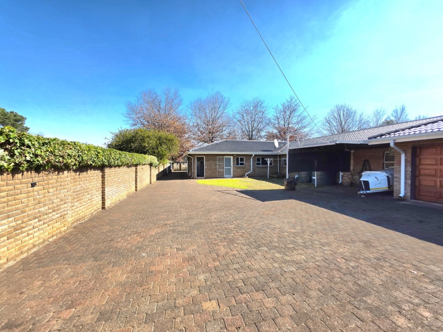 5 Bedroom Property for Sale in La Provance Free State